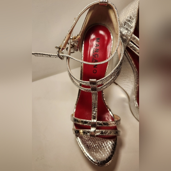 Mangano Italy silver leather platform high heels size 39 Womans Shoe - Picture 5 of 8